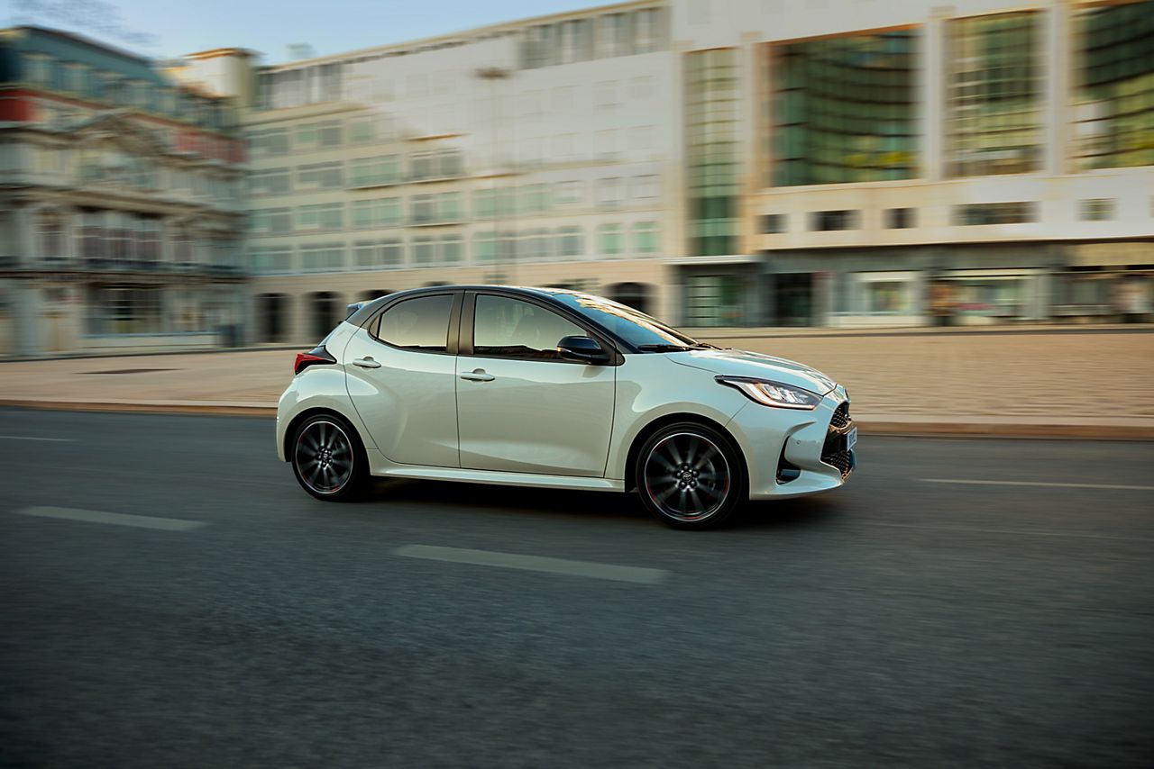 Toyota yaris hybrid electric hot sale